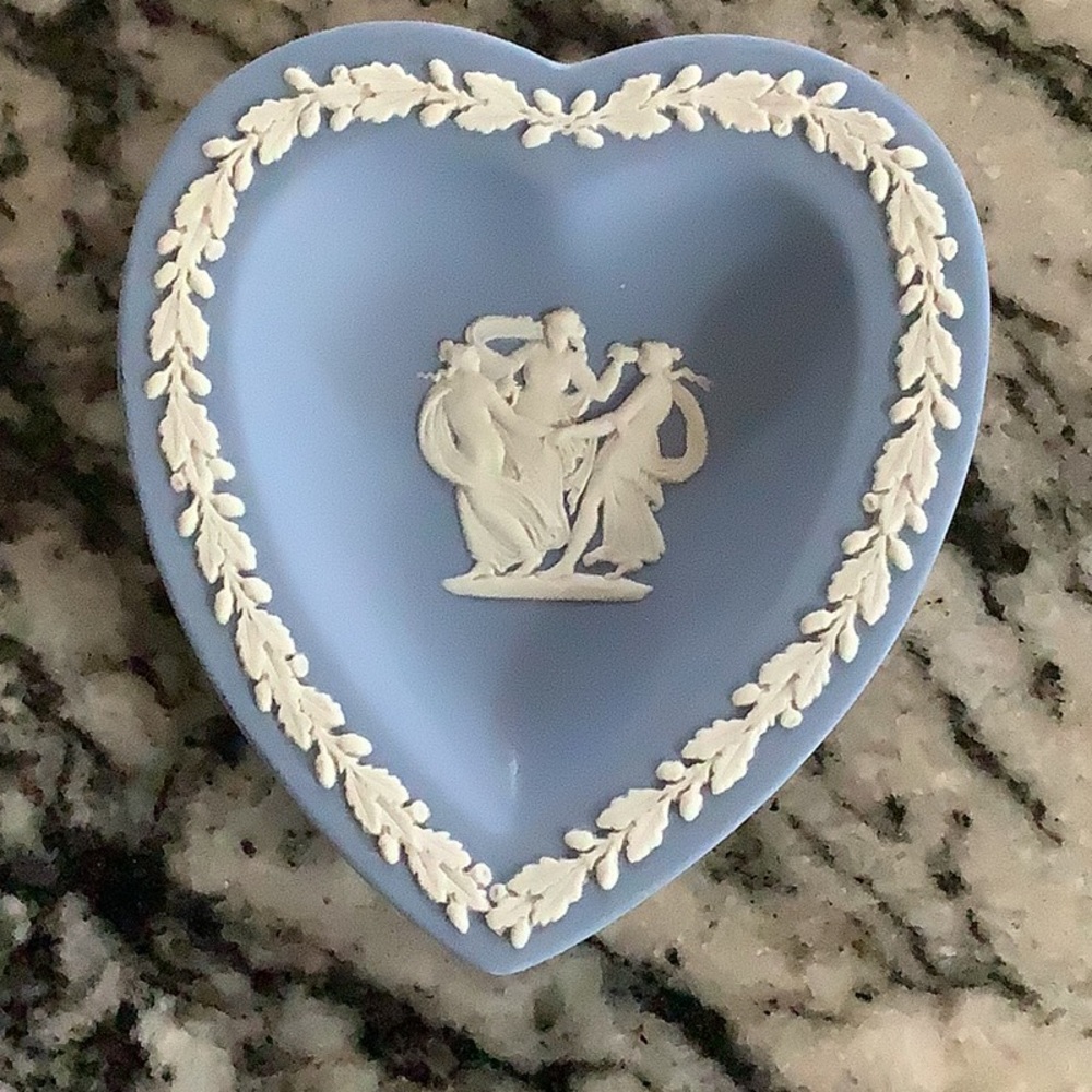 Vintage Wedgewod jasper ware. Heart trinket dish.  Good condition
